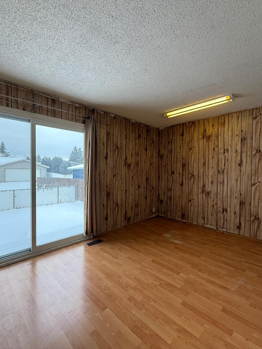 10932 40 Ave NW - Photo 16