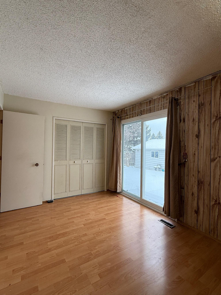 10932 40 Ave NW - Photo 17