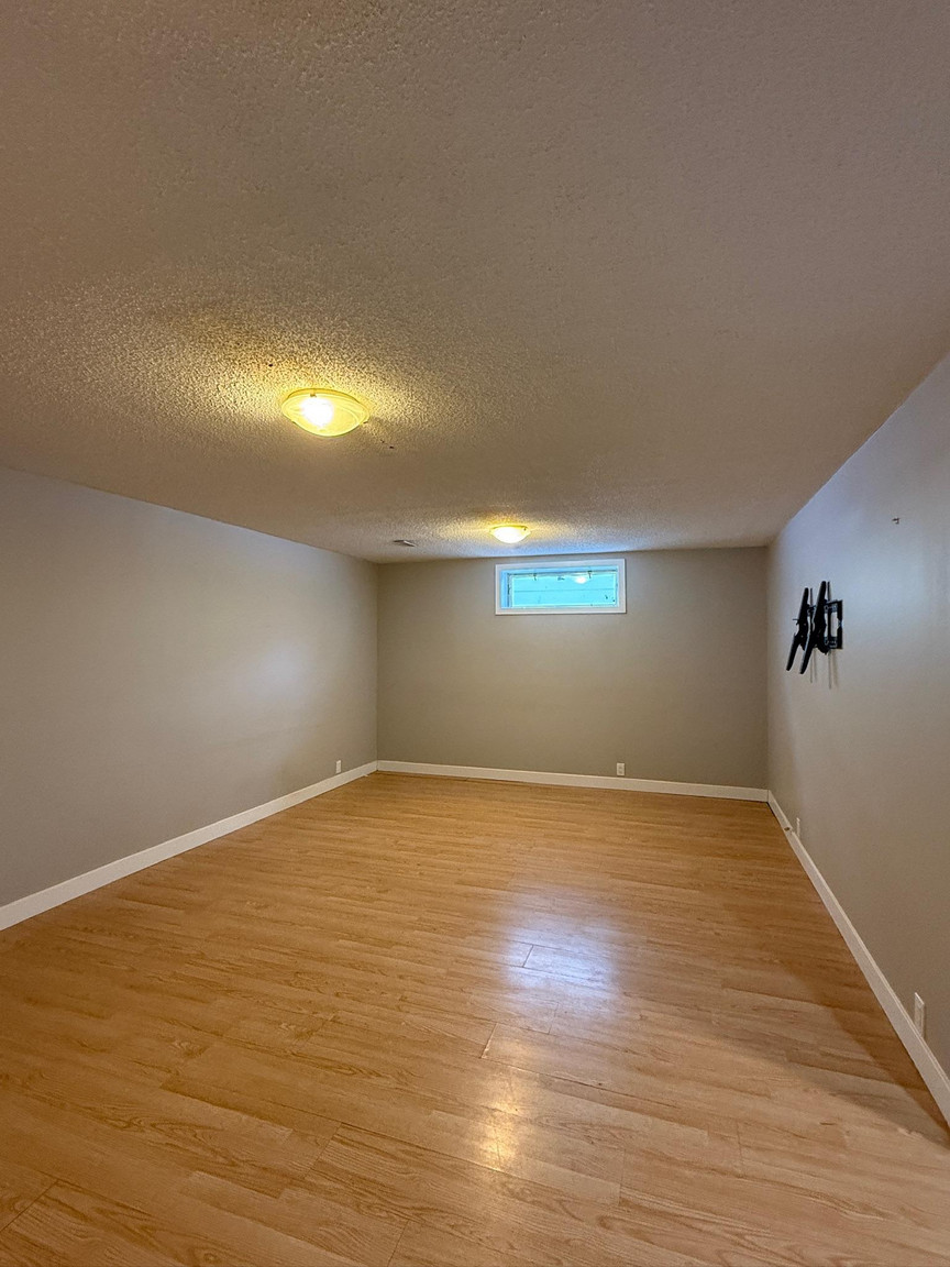 10932 40 Ave NW - Photo 20