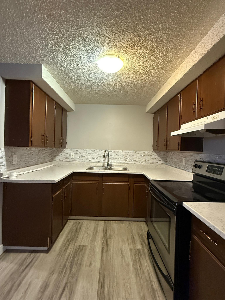 10932 40 Ave NW - Photo 22
