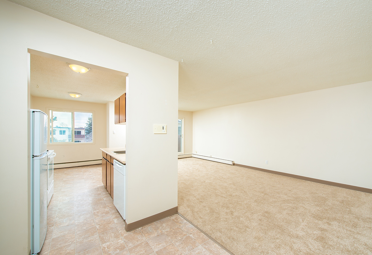 Danton Manor - Photo 7