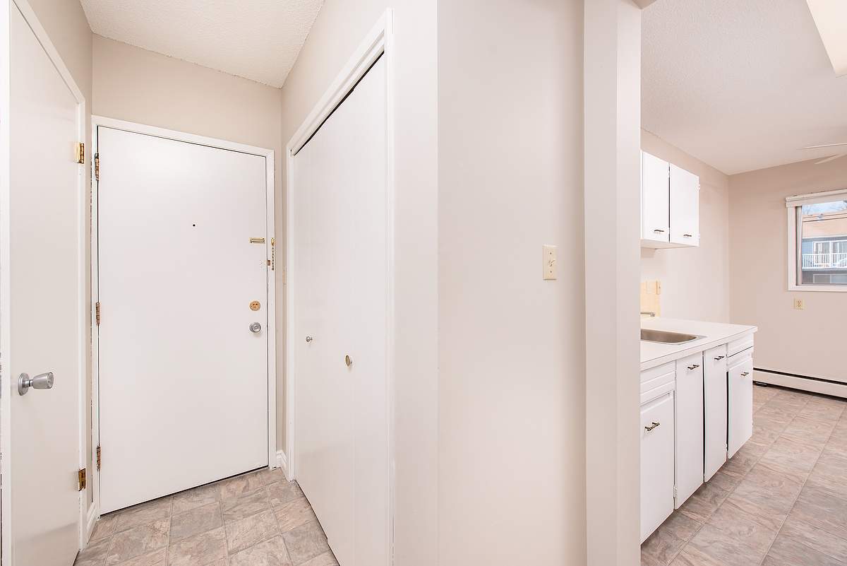 Mid City Manor - Photo 10