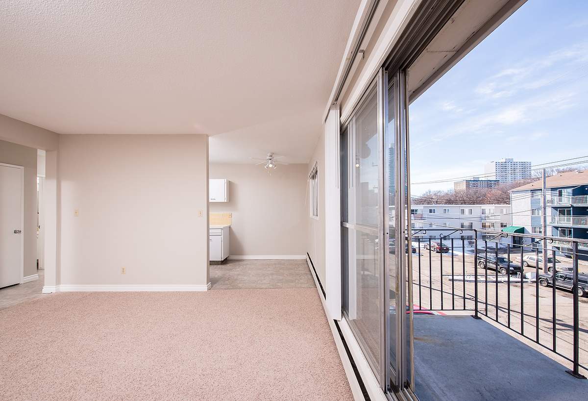 Mid City Manor - Photo 9