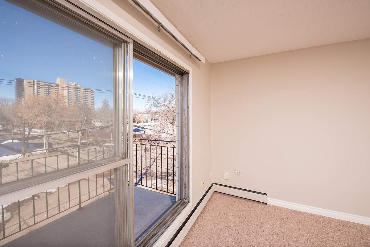 Mid City Manor - Photo 8