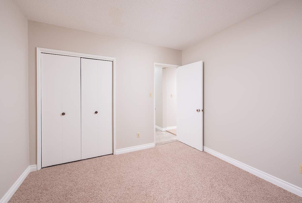 Mid City Manor - Photo 11