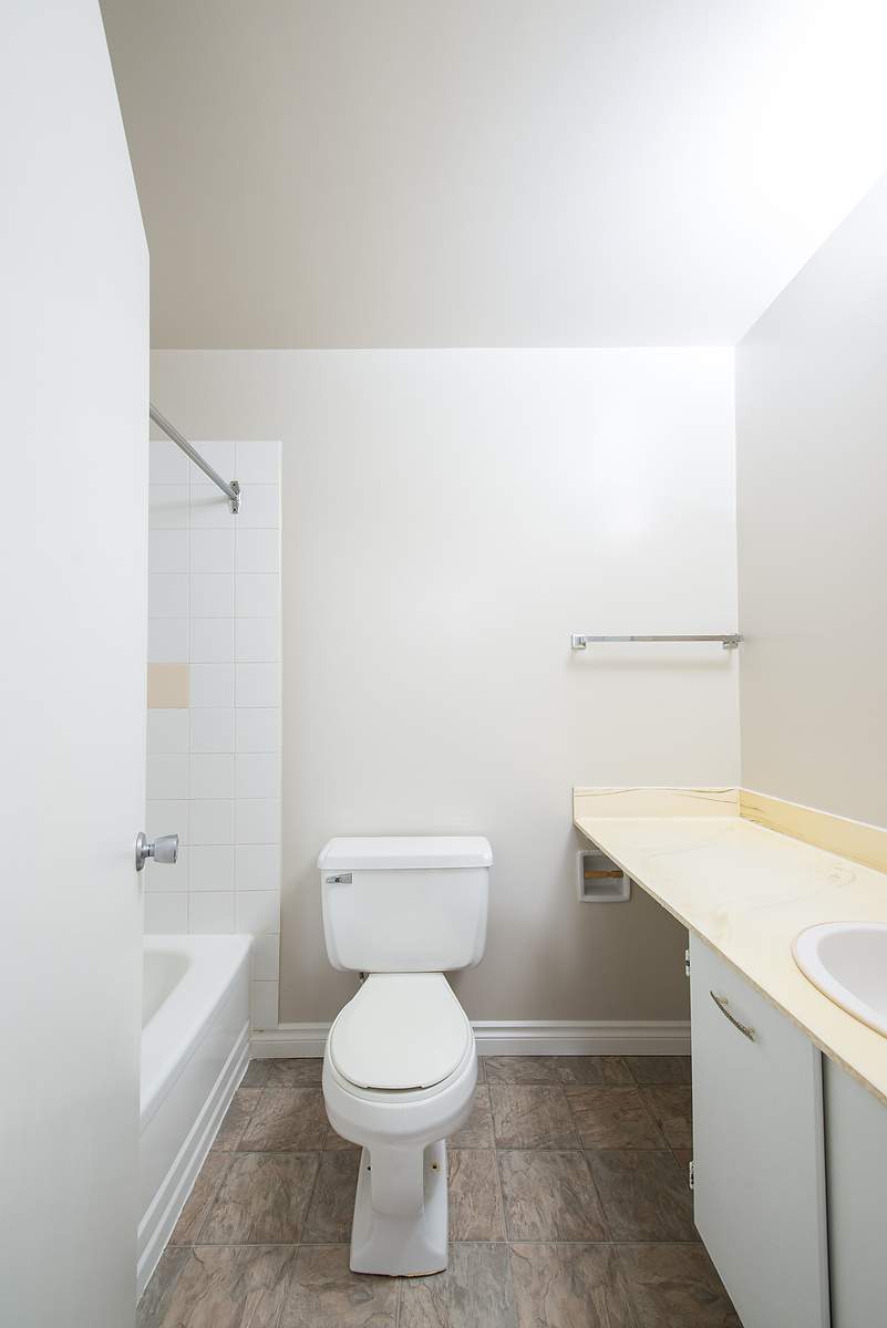 Mid City Manor - Photo 12
