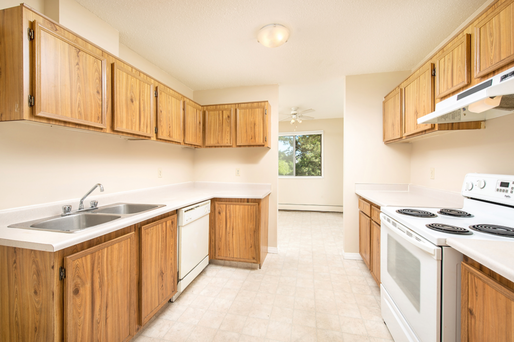 Queensgate Manor - Photo 5
