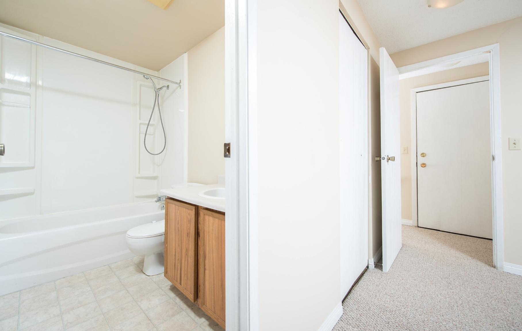 Queensgate Manor - Photo 11