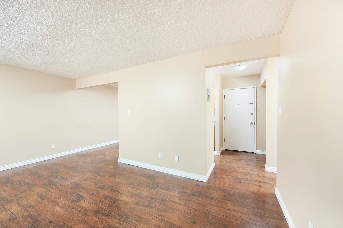 Monarch Manor - Photo 6