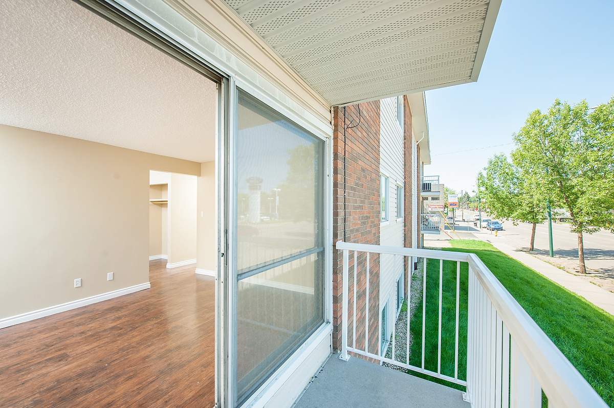 Monarch Manor - Photo 5