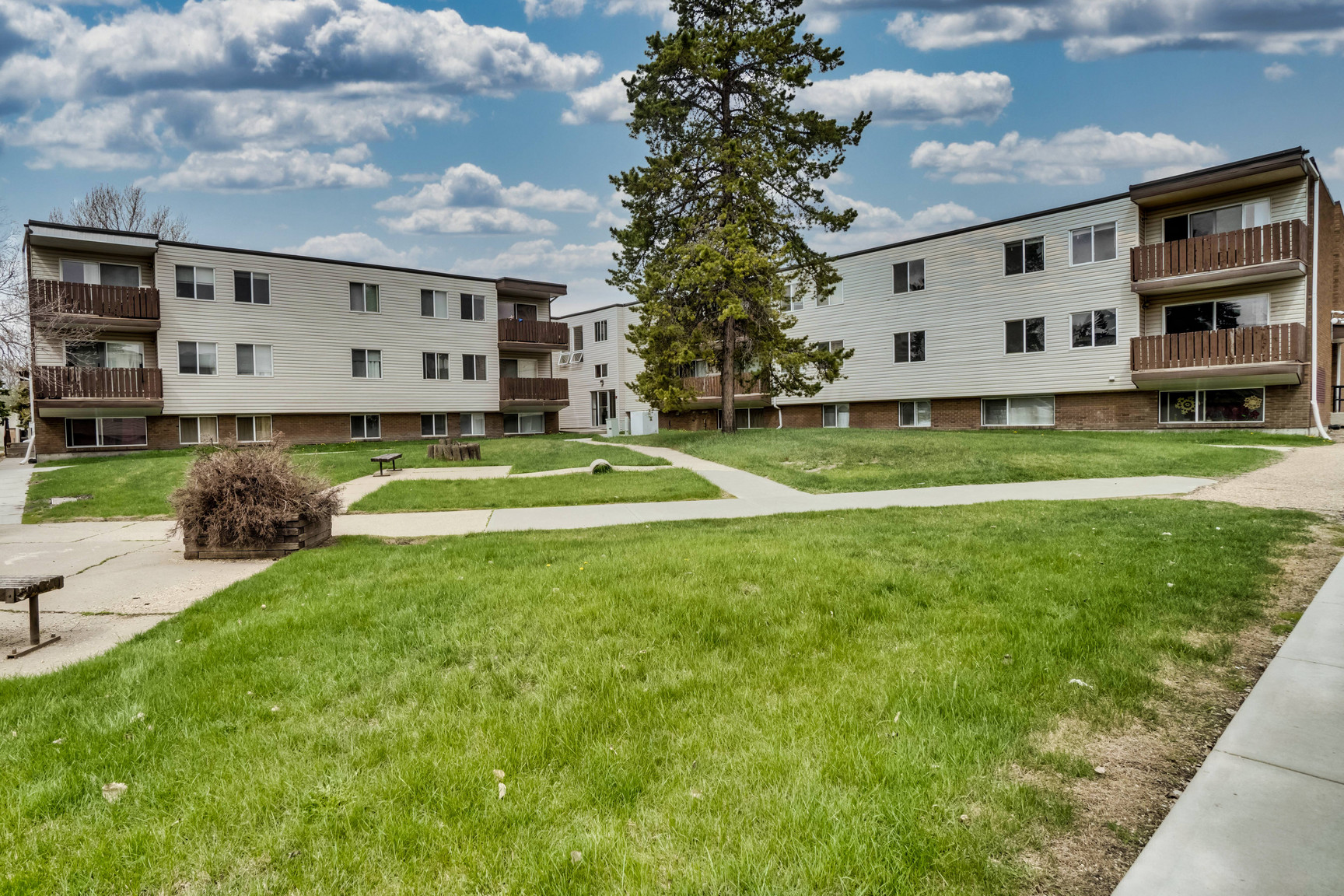 Danton Manor - Photo 11