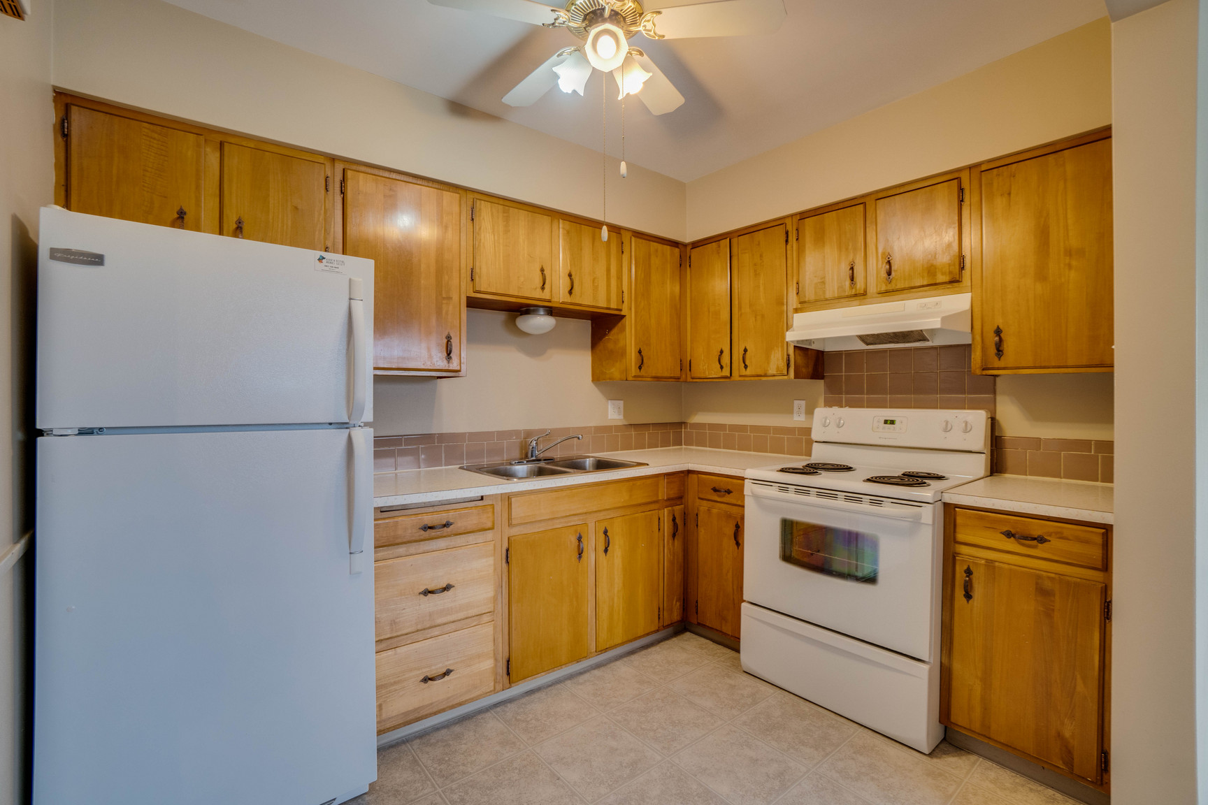 Villa Grande Apartments - Photo 8