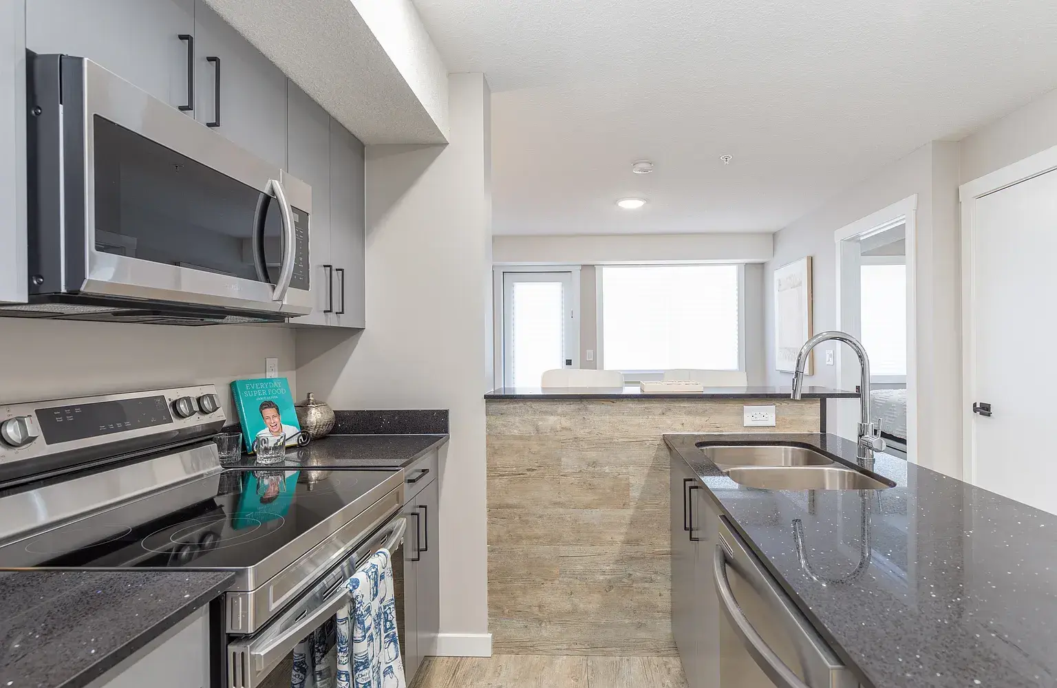 Skyview Apartments - Photo 13