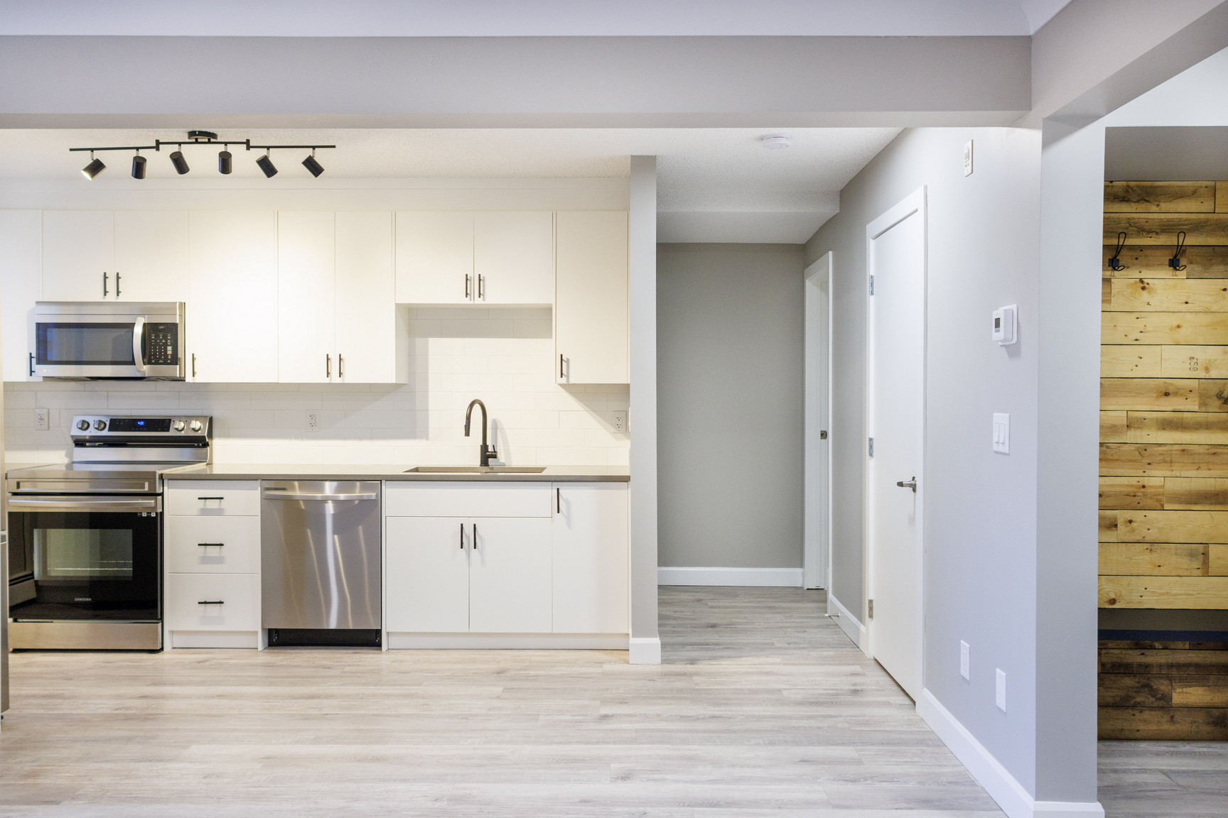 Tuscany Villa Apartments Downtown Edmonton - Photo 10