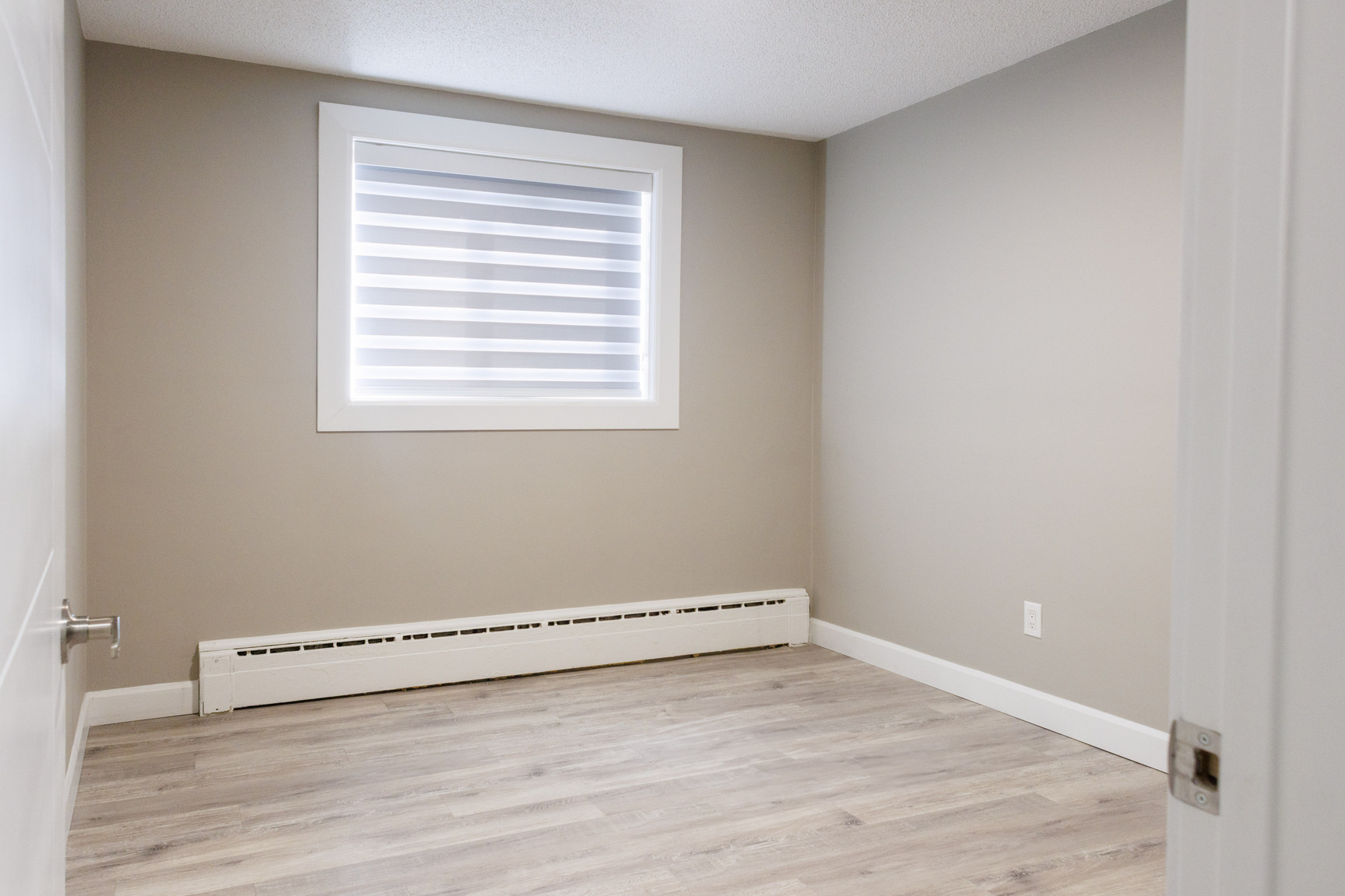 Tuscany Villa Apartments Downtown Edmonton - Photo 3