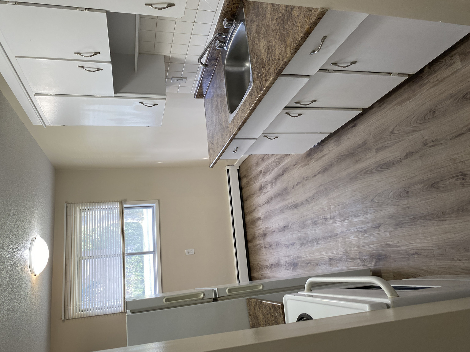 Glenmore Manor - 1 Month Free! - Photo 8
