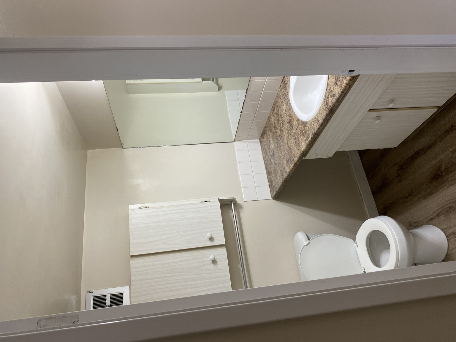 Glenmore Manor - 1 Month Free! - Photo 2