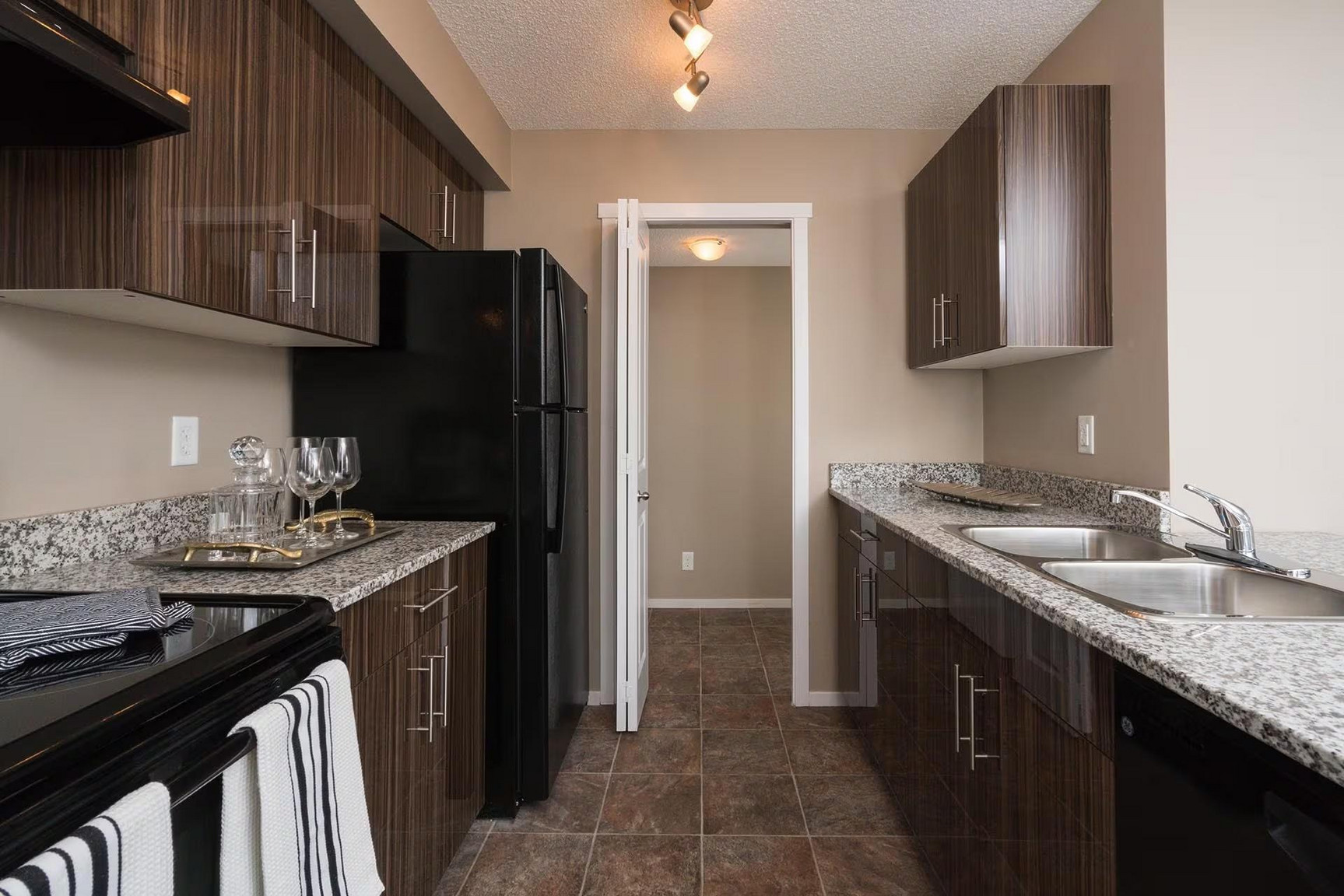 Edge Living - Photo 6