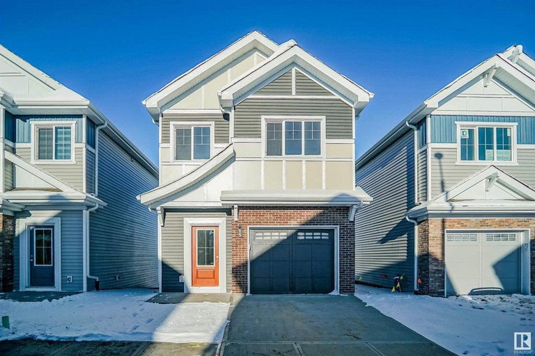  1 MONTH FREE 3 Bedroom 2.5 Bathroom Single Family Home in Trumpeter Area - SF160