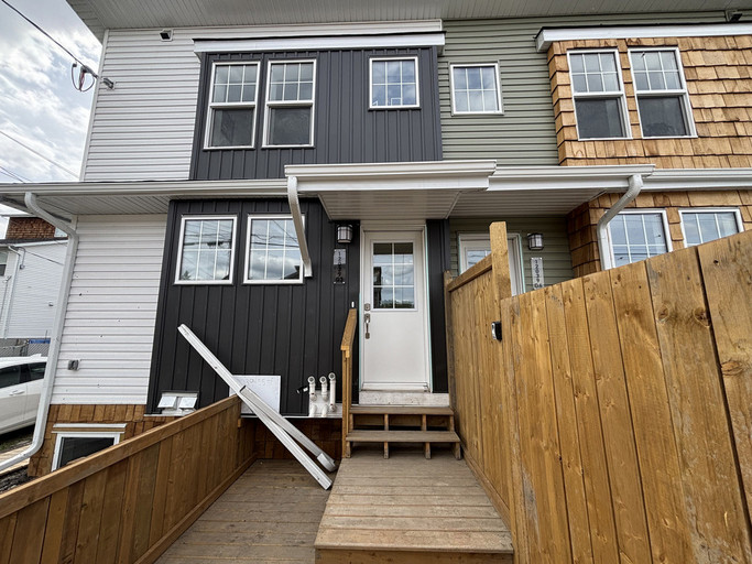2 Bedroom Garden Rental in Montrose - SF216