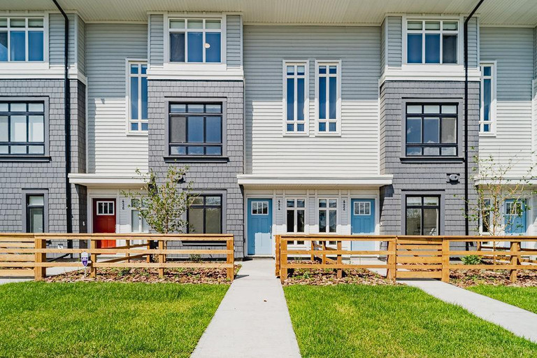 Brand New 3 Bedroom  2.5 Bathroom Townhouse in Pine Creek – SF179       