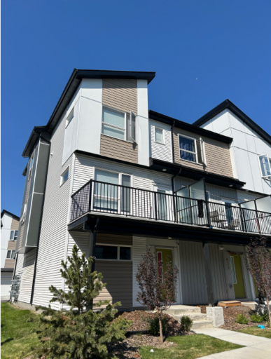 1 Month Free Rent -3 Bedroom 2.5 Bathroom Townhouse in Redstone NE - SF144