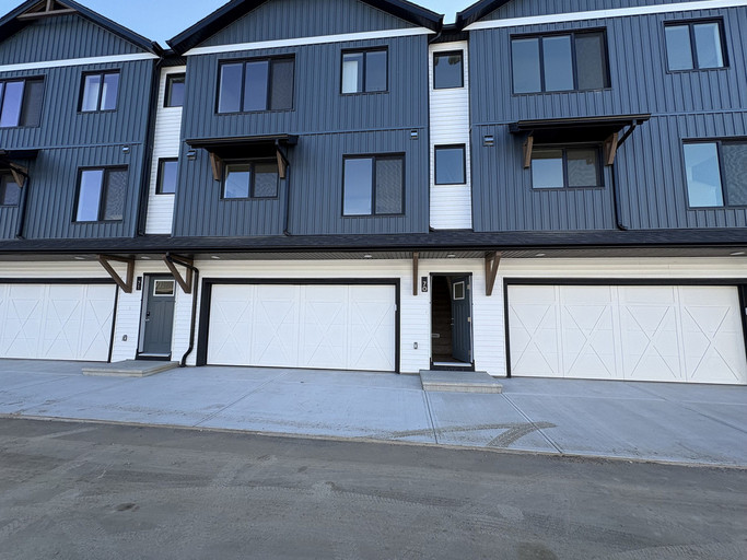 1 Month Free! Newly Built – Modern 3 Bedroom Townhouse in Secord | $2,099 – Spacious & Stylish Living