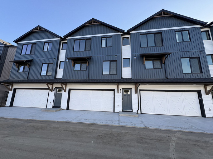 3 Bedroom 2.5 Bathroom Townhouse Style Home in Secord - SF302