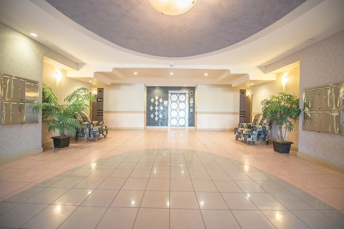 Holyrood Boulevard - Photo 2