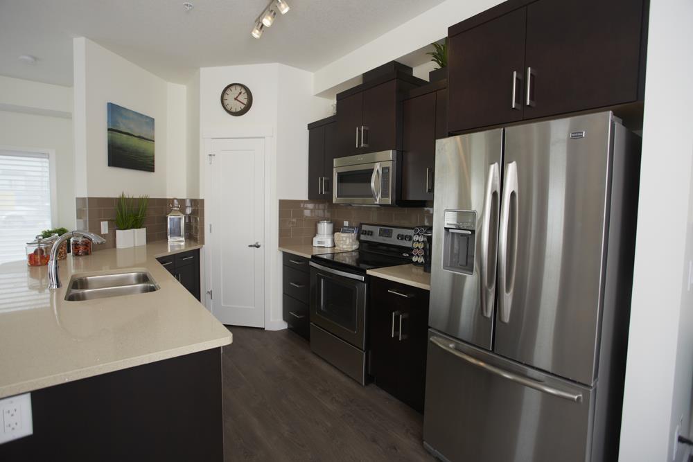 Carlton Royale Apartments  - Photo 2