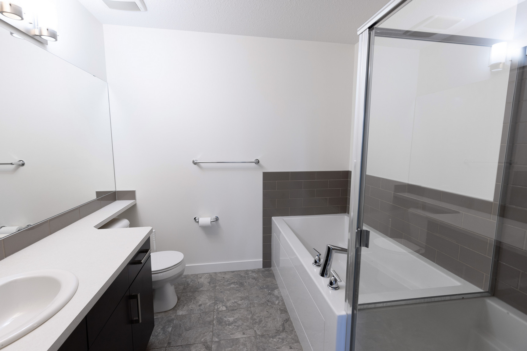 Carlton Royale Apartments  - Photo 13