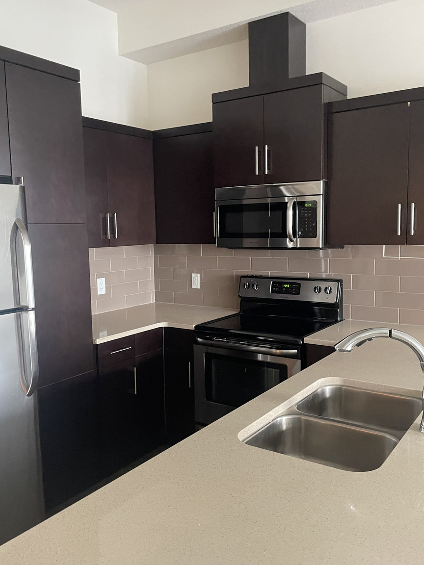 Carlton Royale Apartments  - Photo 11