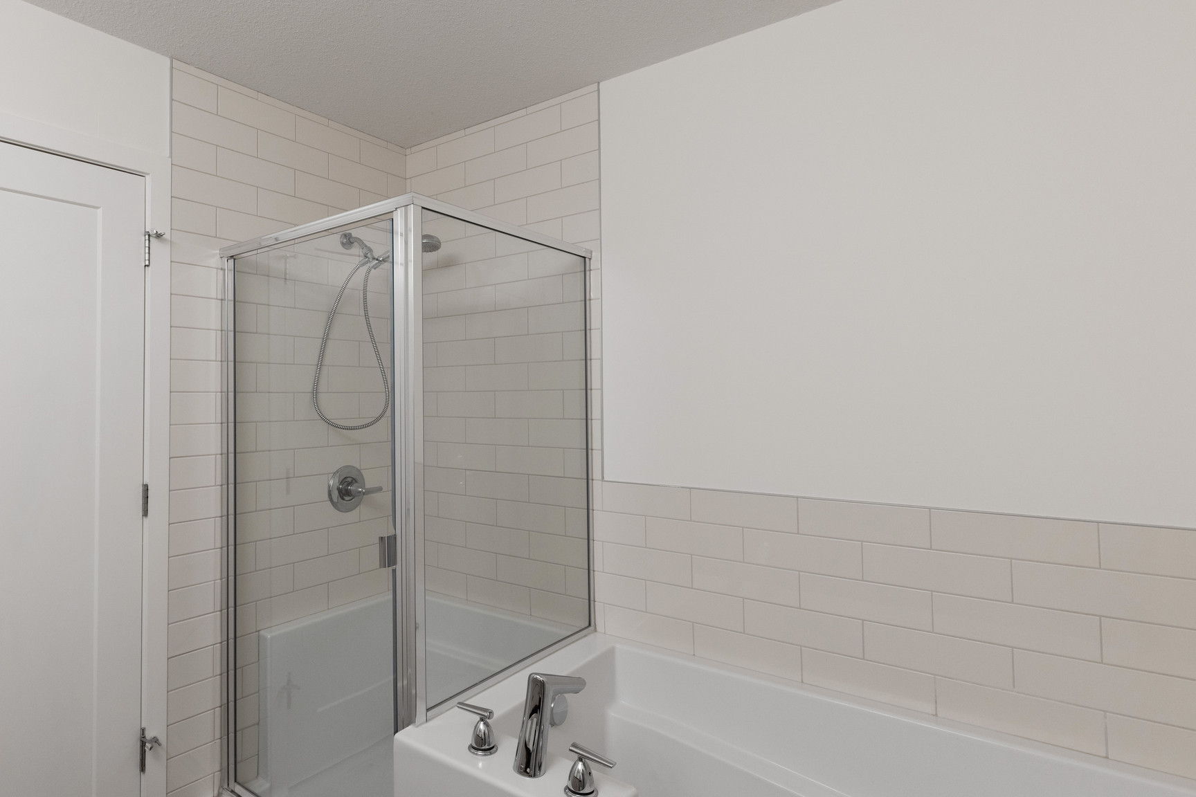 Carlton Royale Apartments  - Photo 9