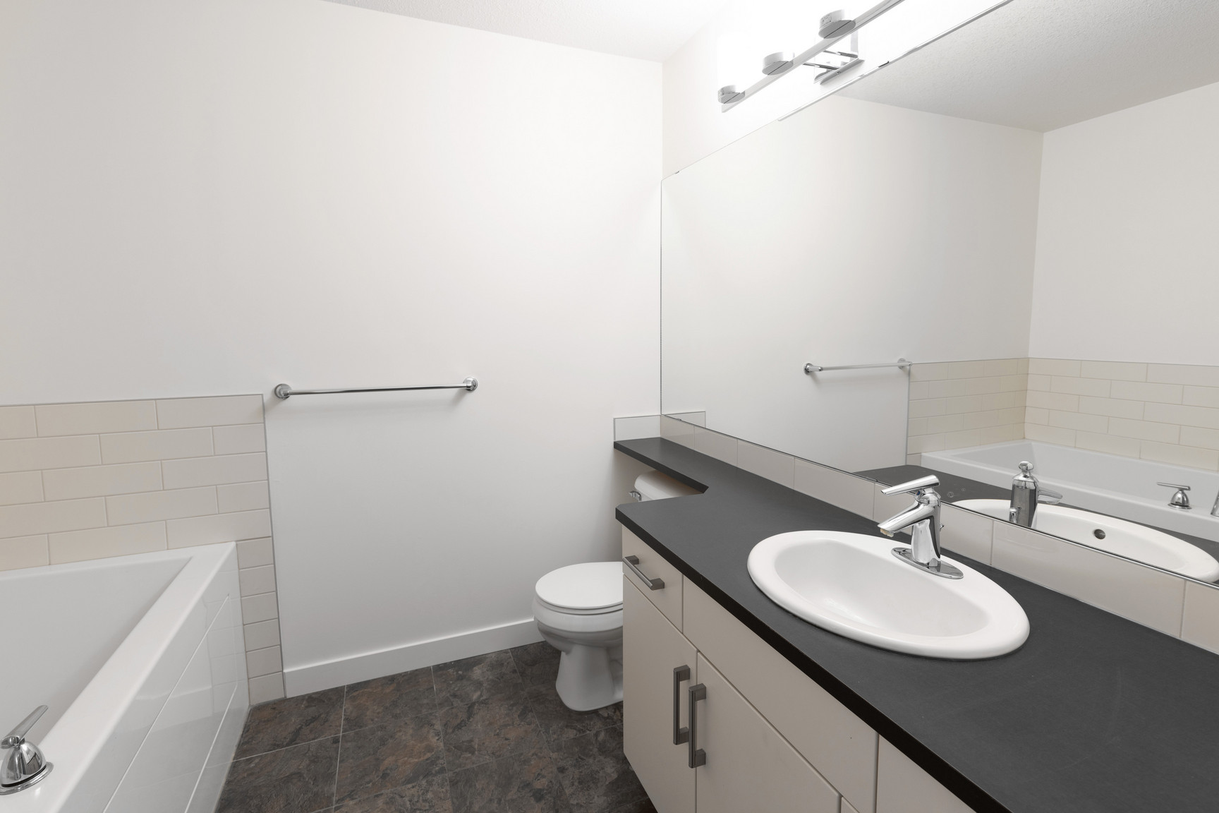 Carlton Royale Apartments  - Photo 8