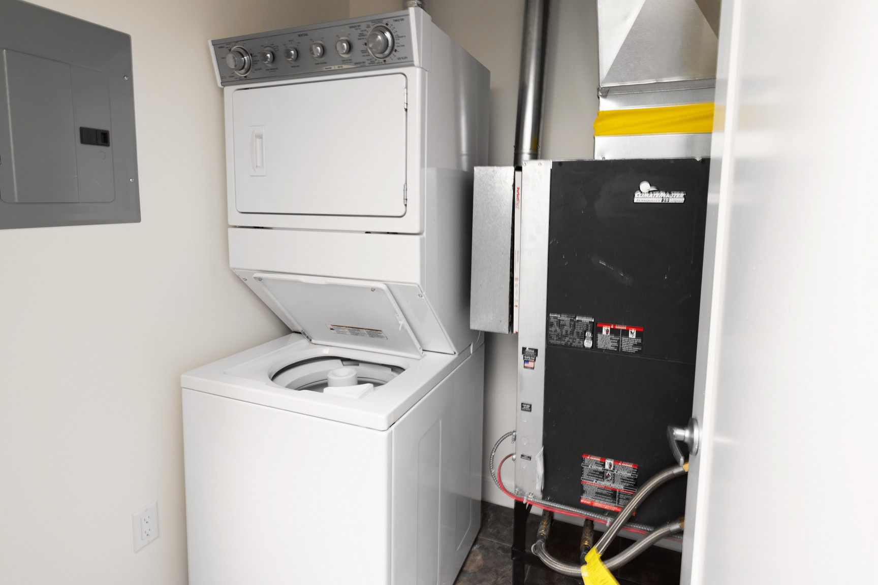 Carlton Royale Apartments  - Photo 7