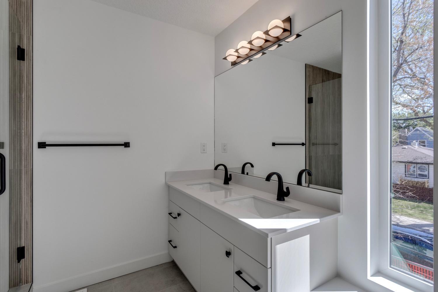 Glenora 8 Plex - Photo 20