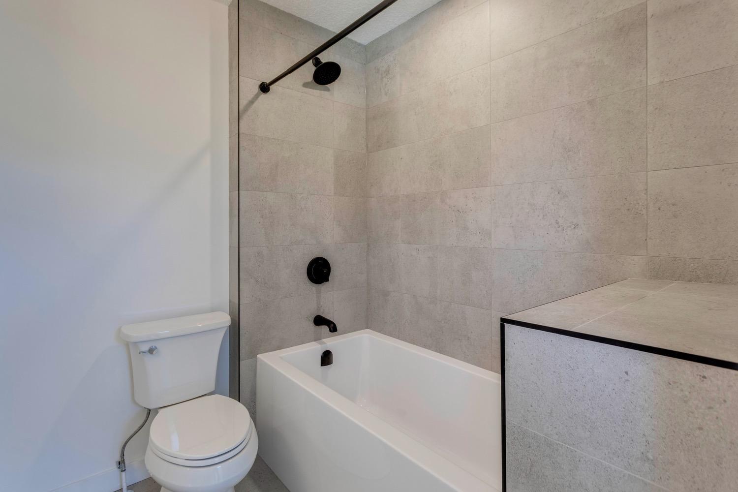 Glenora 8 Plex - Photo 36