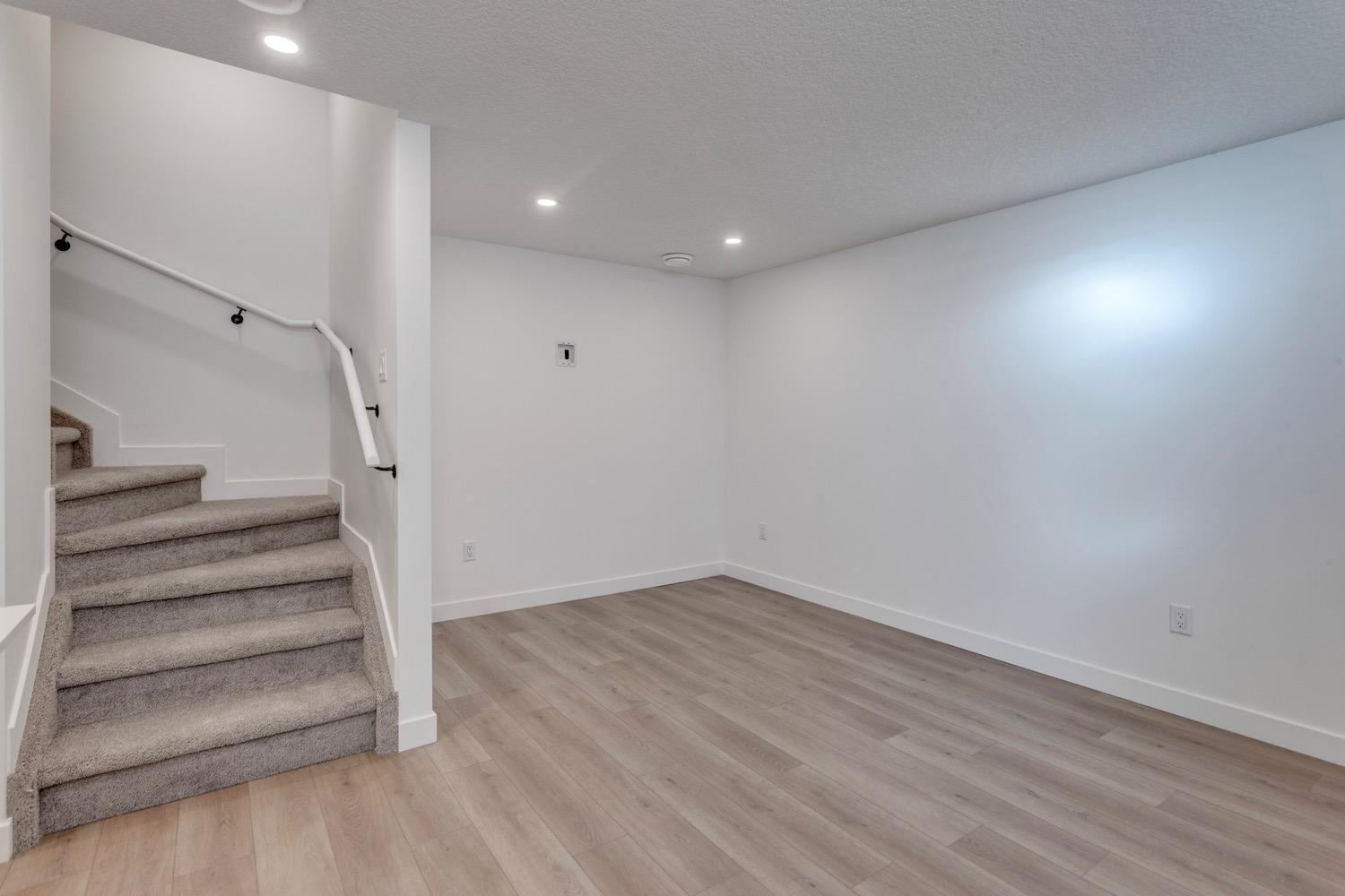 Glenora 8 Plex - Photo 46