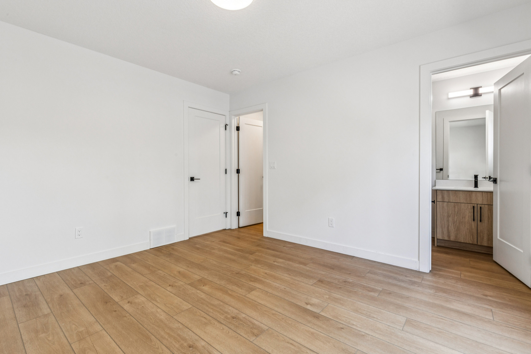 West Jasper Place 4 Plex - Photo 15