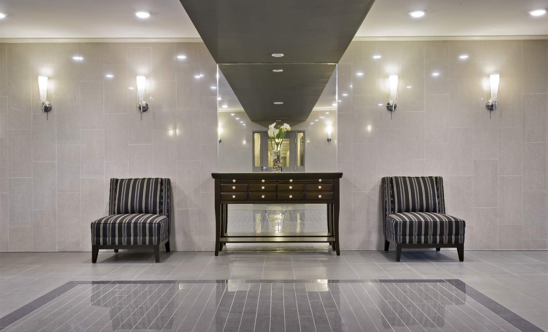 700 King Street (West Tower) - Photo 8