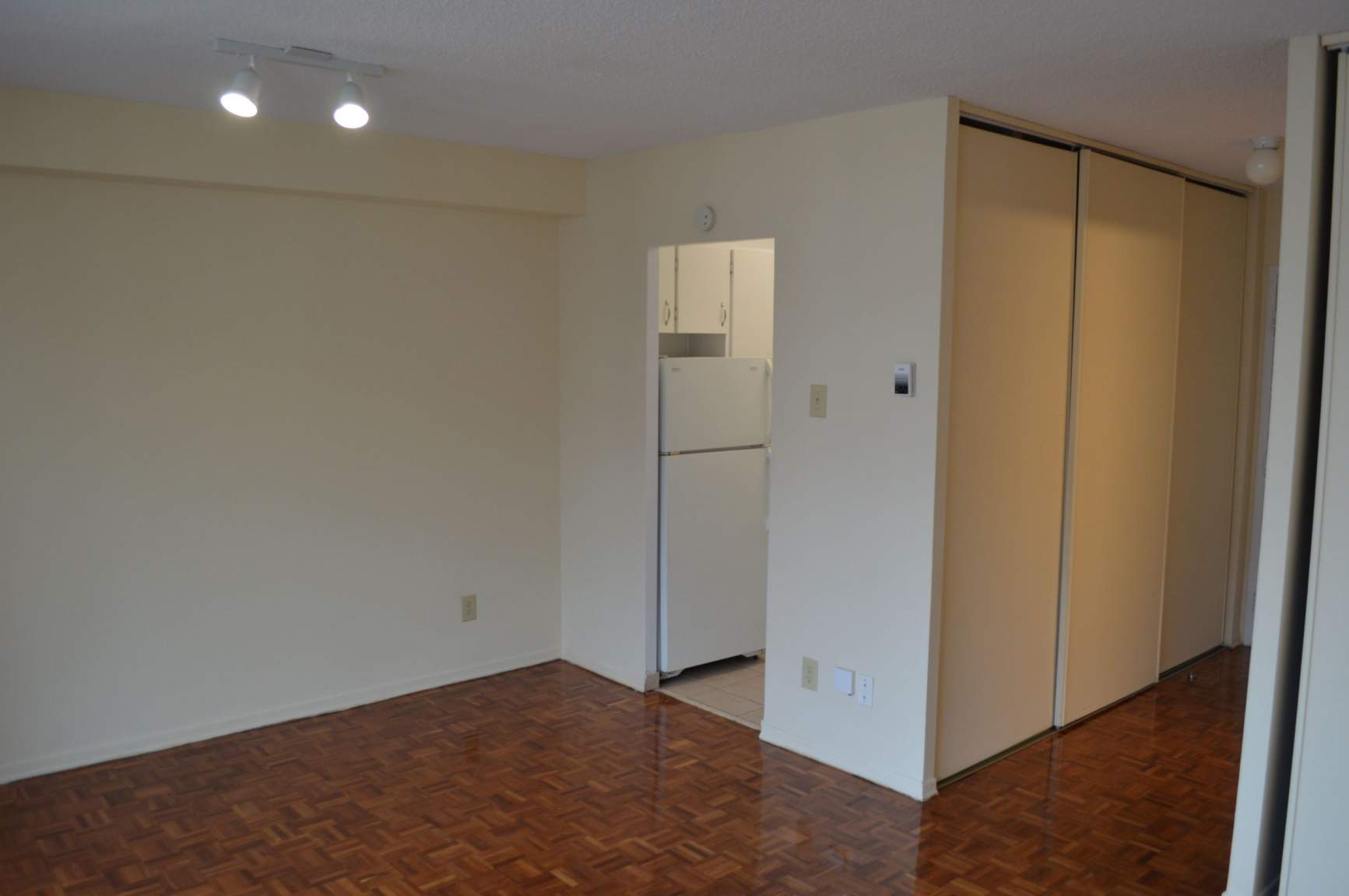 Sherbourne Complex - Photo 4
