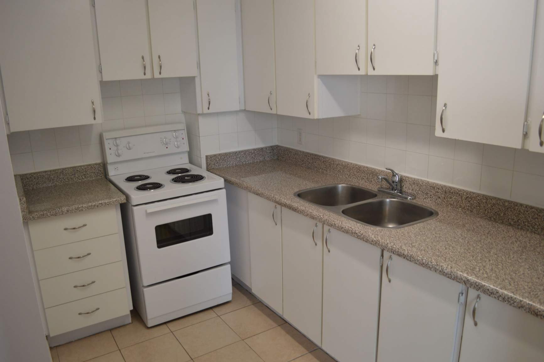 Sherbourne Complex - Photo 9