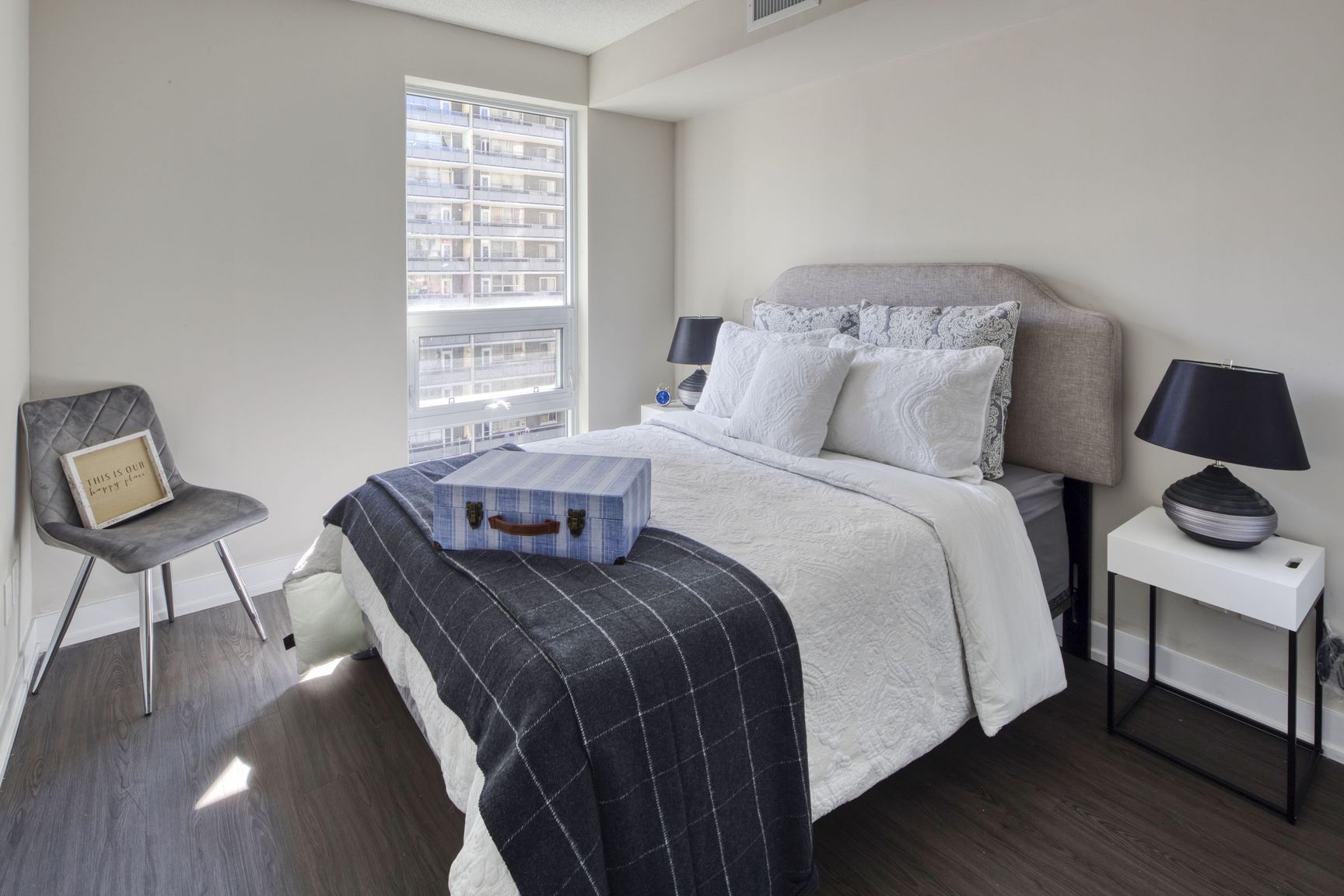 561 Sherbourne - Photo 2