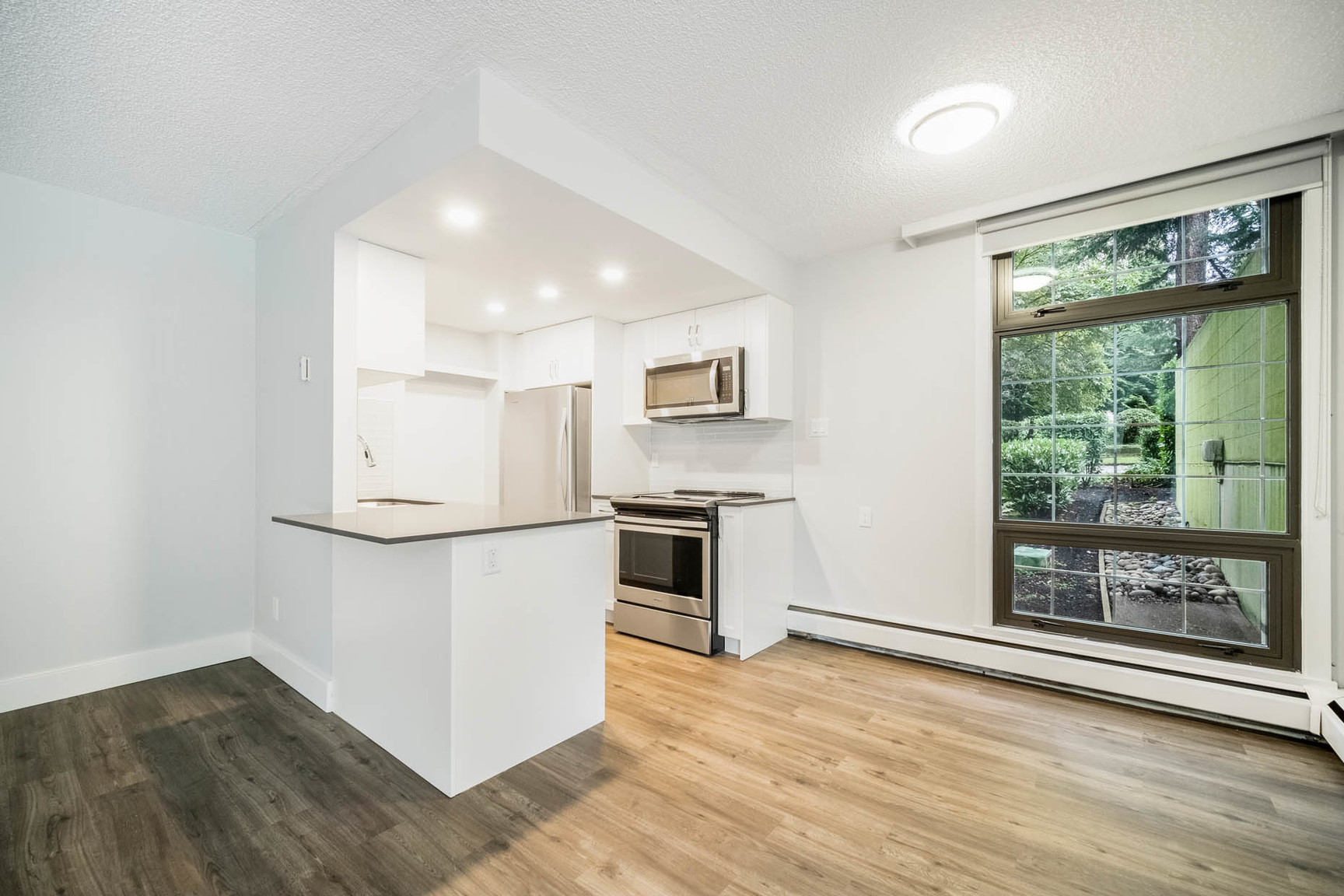 1005 Jervis Street - Photo 4