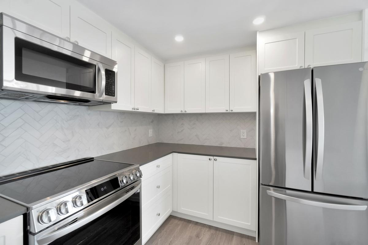 2190 Bellevue Avenue - Photo 7