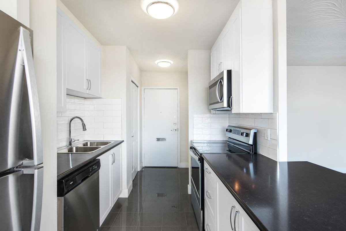 1475 Bloor Street - Photo 3