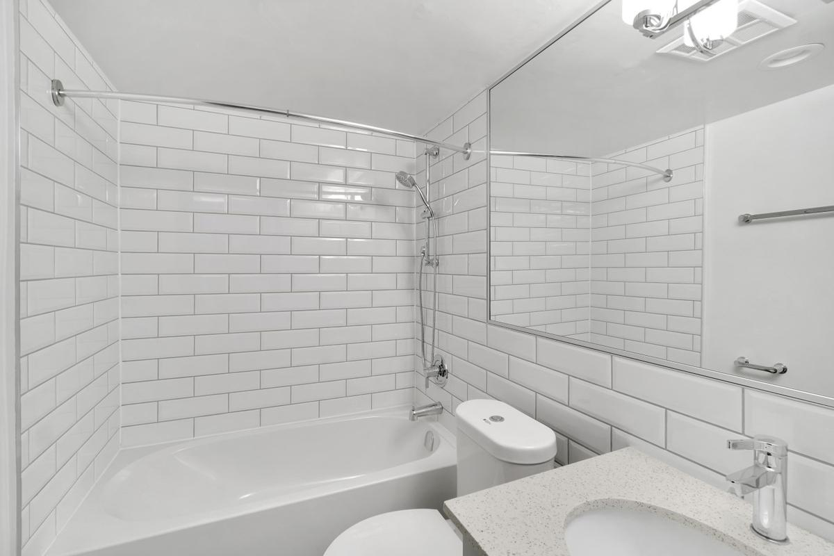 1160 Broughton Street - Photo 3