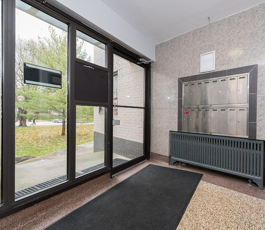1 Crown Hill Place - Photo 2