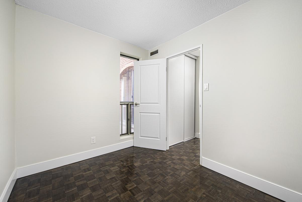 7280 Darcel Avenue - Photo 5