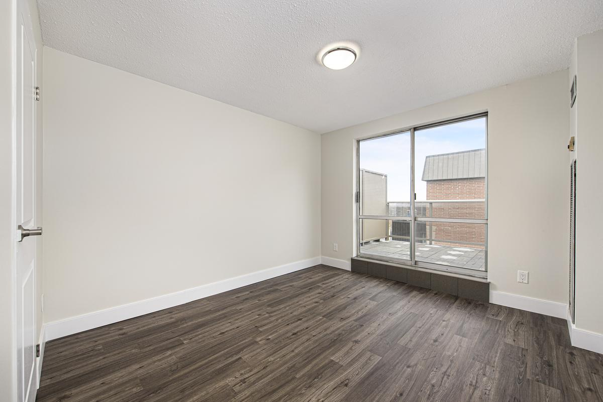 7280 Darcel Avenue - Photo 11